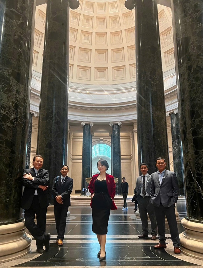 Chuyên gia giáo dục Tống Liên Anh: Luôn giữ tâm thế “tôi còn rất nhiều điều chưa biết”, chỉ ra 3 năng lực rất quan trọng trong thời đại AI  - Ảnh 9.