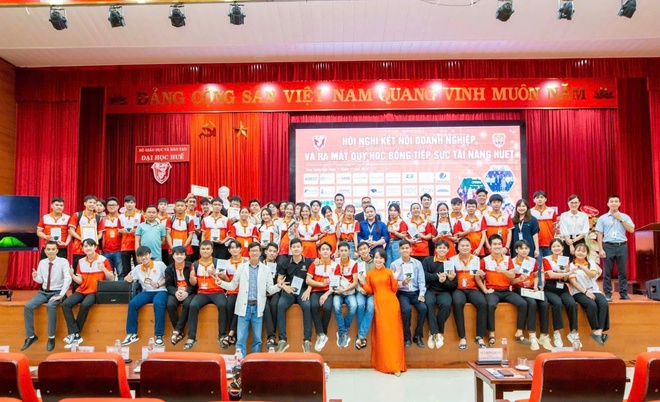 Chuyên gia giáo dục Tống Liên Anh: Luôn giữ tâm thế “tôi còn rất nhiều điều chưa biết”, chỉ ra 3 năng lực rất quan trọng trong thời đại AI  - Ảnh 5.