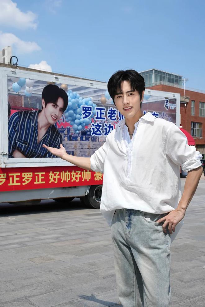 Chuyên mời celeb 