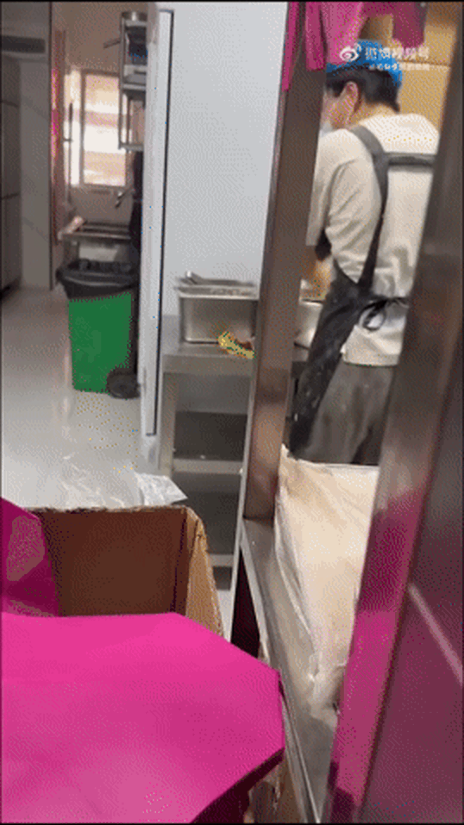 Quán gà rán bị