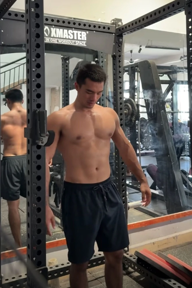 Lao xuống biển cứu người, anh cảnh sát viral bất đắc dĩ vì quá đẹp trai vạm vỡ - Ảnh 6.