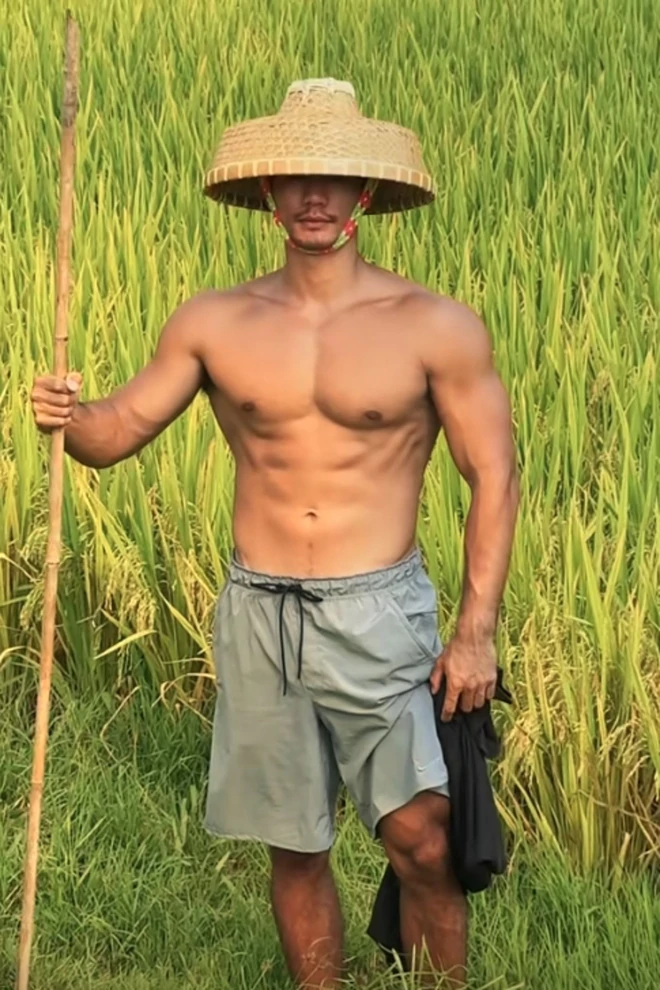 Lao xuống biển cứu người, anh cảnh sát viral bất đắc dĩ vì quá đẹp trai vạm vỡ - Ảnh 8.