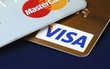 Các ngân hàng tiếp tục kêu gọi Visa và Mastercard miễn, giảm phí