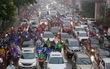 Hà Nội mưa rét sáng đầu tuần, người dân chôn chân giữa đường do giao thông ùn tắc