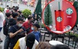 Vụ Starbucks New World bán cho 1 khách 30 ly bản giới hạn: Netizen tràn lên Google đánh thẳng 1 sao, tố quản lý 