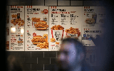 Lần đầu tiên sau 40 năm, KFC đổi nhà cung cấp nước ngọt thành Coca-Cola, loại bỏ PepsiCo