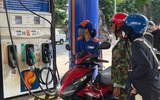 Xăng E10 ngày đầu mở bán đại trà: Giá cả ra sao, người dân đón nhận thế nào?