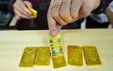 Vàng giảm mạnh nhất từ đầu năm, người mua ở đỉnh mất hơn 40 triệu đồng/lượng, tương đương 7-10 tháng lương cơ bản