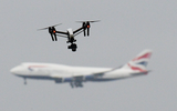 Drone từng là món đồ chơi vài triệu đồng, giờ có thể khiến máy bay chở khách phải đổi hướng
