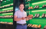 Thương hiệu giày Việt tuyên bố đóng cửa sau 10 năm, CEO đi làm… 'phụ hồ'