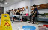 Dùng xô chậu hứng nước dột tại bệnh viện gần 1.800 tỷ ở Ninh Bình