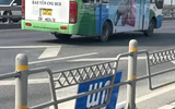 Hà Nội tạm gỡ biển báo khoảng cách trên cầu Nhật Tân