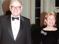 Warren Buffett: Kiếm được nhiều tiền cũng chẳng có ý nghĩa gì nếu bạn không có điều đơn giản này Warren Buffett: Kiếm được nhiều tiền cũng chẳng có ý nghĩa gì nếu bạn không có điều đơn giản này