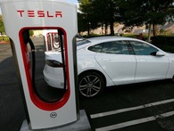 Xin lỗi Elon Musk, xe điện của Tesla rất tuyệt nhưng thế giới cần 2,7 nghìn tỷ USD để chúng trở nên hữu dụng Xin lỗi Elon Musk, xe điện của Tesla rất tuyệt nhưng thế giới cần 2,7 nghìn tỷ USD để chúng trở nên hữu dụng