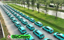 Nễu hãng taxi của tỷ phú Phạm Nhật Vượng dùng xe xăng, bao nhiêu tấn CO2 sẽ thải ra môi trường trong 1 năm qua?