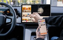 Đi ngược VinFast, hãng xe điện này vừa ra mắt smartphone riêng: Giá tận 25 triệu đồng, nhưng mua xe sẽ được tặng miễn phí