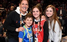 'Nể' cách Shark Mark Cuban dạy con: Phải tự nỗ lực để đạt điều mình muốn, cậu út mới 15 tuổi đã 'nghiện' kinh doanh giống cha