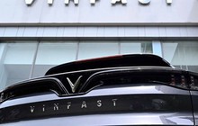Tuyên bố 'chơi lớn' bán 200.000 xe điện trong năm nay, VinFast đang hiện thực hóa thế nào? Điều chỉnh giá, dừng thuê pin, tuyển hàng trăm nhân sự