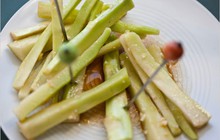 Đừng ném 3 siêu thực phẩm này đi nữa! 1 thứ trên bông cải xanh, quả táo và quả nho tưởng rác hóa kho dinh dưỡng