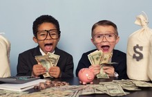 Lần đầu tiên trong lịch sử, mỗi trẻ em Mỹ sẽ có tối thiểu 1.000 USD ‘chơi’ chứng khoán: Kế hoạch đầu tư 14,4 tỷ USD từ bé nhằm tích lũy tài sản cho công dân trước khi ra trường