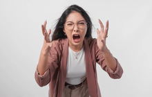 Vô cảm, thiếu tinh tế, tự cho mình là đúng: Cách xử lý khủng hoảng truyền thông thiếu chuyên nghiệp, ‘tự đá vào chân mình’ mà Warren Buffett phản đối