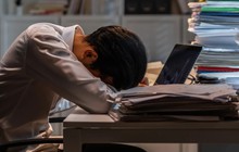 Hustle culture – Văn hóa hối hả của dân văn phòng: Gia tốc thăng tiến hay chỉ là tự đẩy mình tới “cửa tử” nhanh hơn?