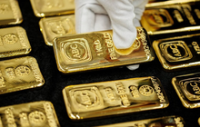 Vàng thế giới "bốc hơi" 1.000 USD: Chuyện gì đang xảy ra?