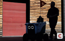 Bị AI cướp việc, tài xế công nghệ chuyển sang làm nghề 'chăn dắt robot' với mức lương 1,4 tỷ đồng