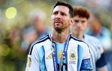 Messi bình thản sau thất bại, nhìn lên khán đài bỗng rơi nước mắt