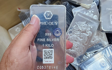 Loạn giá bạc 'sang tay'