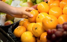 Chuyên gia kêu gọi khi mua cam quýt ở siêu thị, nhất định phải kiểm tra 1 thứ