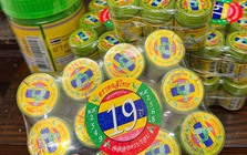 Người tiêu dùng Việt sốc khi biết tin dầu hít mũi "quốc dân" của Thái Lan bị nhiễm khuẩn