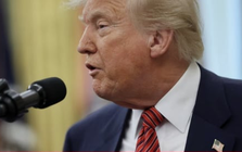 Tổng thống Trump ký lệnh chi tiền cho người nhập cư tự trục xuất