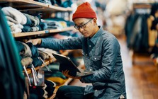Hơn 64.000 nhân sự bán lẻ mất việc từ đầu năm 2025, riêng tháng 4 đã có hơn 7.000 người ra đi, cuộc khủng hoảng vì TMĐT và AI lan rộng