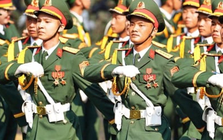 Duyệt binh khác diễu binh thế nào?