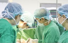 Mẹ hiến thận cứu con trai