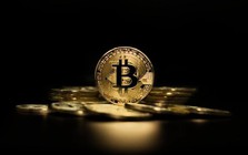 Đến thời tiền số thổi giá chứng khoán: Các doanh nghiệp đua nhau mua ‘coin’ để nâng giá cổ phiếu, liệu có bền vững?