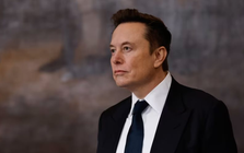 Nóng: Bán xe ô tô ế ẩm, Elon Musk cho Tesla chuyển hướng sang… bán điện