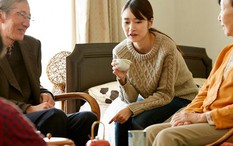 Nghỉ hưu 11 năm, lương hưu 33 triệu/tháng mà bố mẹ tôi chỉ còn 296 triệu tiết kiệm - tôi mất ngủ 3 đêm khi mở sổ ngân hàng