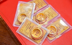 "Rút sổ tiết kiệm mua vàng từ sớm, ngày càng giàu lên, nhưng tôi vẫn không vui như tưởng tượng"