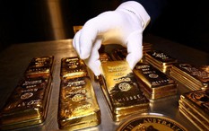 Giá vàng 24/12 tiếp tục tăng cao kỷ lục: Chuyện gì đang diễn ra?