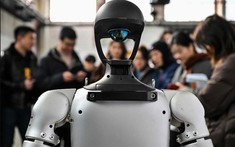 Nghịch lý 2026: Sinh viên công nghệ phải đi ‘làm xiếc’ cho robot học việc và sự thật bên trong trại huấn luyện người máy lớn nhất hành tinh