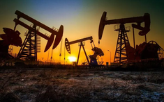 Sản xuất kỷ lục 13,7 triệu thùng dầu mỗi ngày, tại sao giá xăng tại Mỹ vẫn tăng?