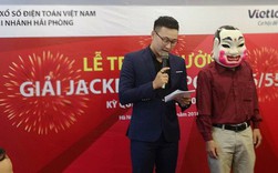Chủ nhân tấm vé Vietlott hơn 300 tỉ đồng đã đeo mặt nạ đến nhận thưởng Chủ nhân tấm vé Vietlott hơn 300 tỉ đồng đã đeo mặt nạ đến nhận thưởng