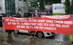 Lo sợ bị chiếm dụng hàng chục tỷ đồng, cư dân Star City dầm mưa căng băng rôn đòi lại quỹ bảo trì tại ĐHCĐ Ocean Group Lo sợ bị chiếm dụng hàng chục tỷ đồng, cư dân Star City dầm mưa căng băng rôn đòi lại quỹ bảo trì tại ĐHCĐ Ocean Group