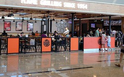 Ông Johnathan Hạnh Nguyễn lãi đậm nhờ bán hàng ở sân bay Ông Johnathan Hạnh Nguyễn lãi đậm nhờ bán hàng ở sân bay