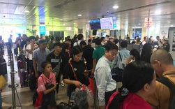Vạn người vật vờ ở sân bay Tân Sơn Nhất ngày 28 tết