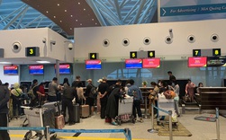 Hình ảnh 166 du khách Trung Quốc đeo khẩu trang làm thủ tục rời Đà Nẵng để về lại Vũ Hán