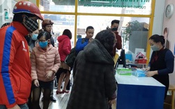 Hà Nội: Kinh hãi cảnh tranh giành mua khẩu trang tại chợ thuốc lớn nhất