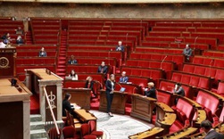 Số người chết tăng vọt, Quốc hội Pháp ban bố tình trạng khẩn cấp